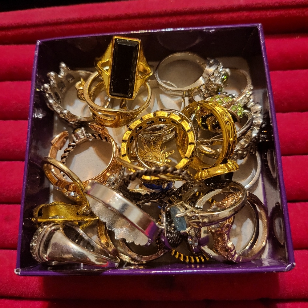 Ring lot #3 - Picture 6 of 9